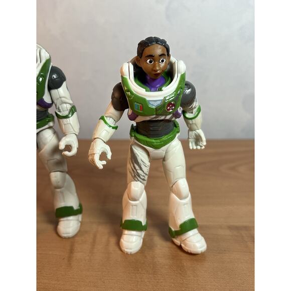 Disney Pixar Buzz Lightyear And Izzy Hawthorne Space Ranger Action Figures 5” - Picture 4 of 8